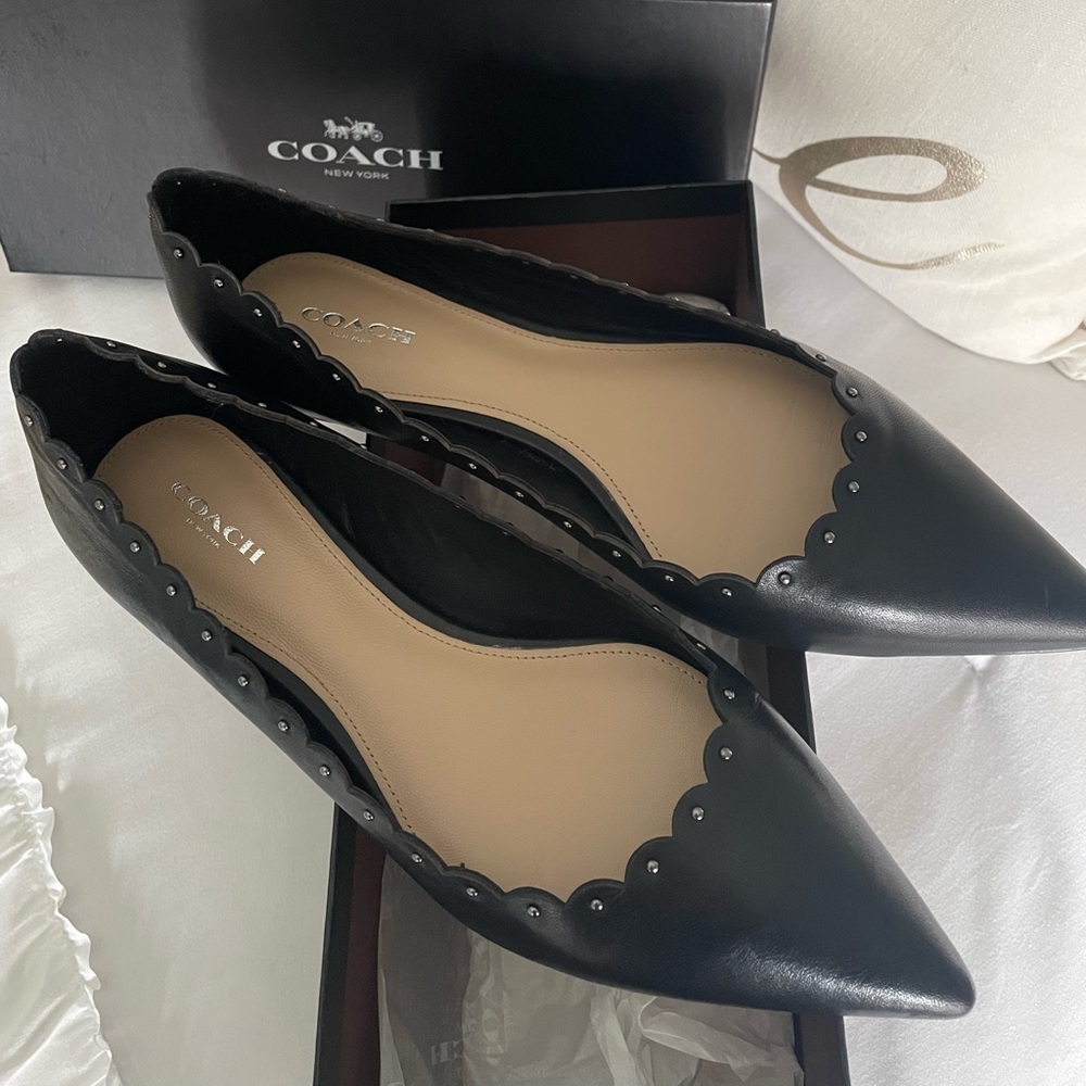 Coach Jill soft shine beautiful flat